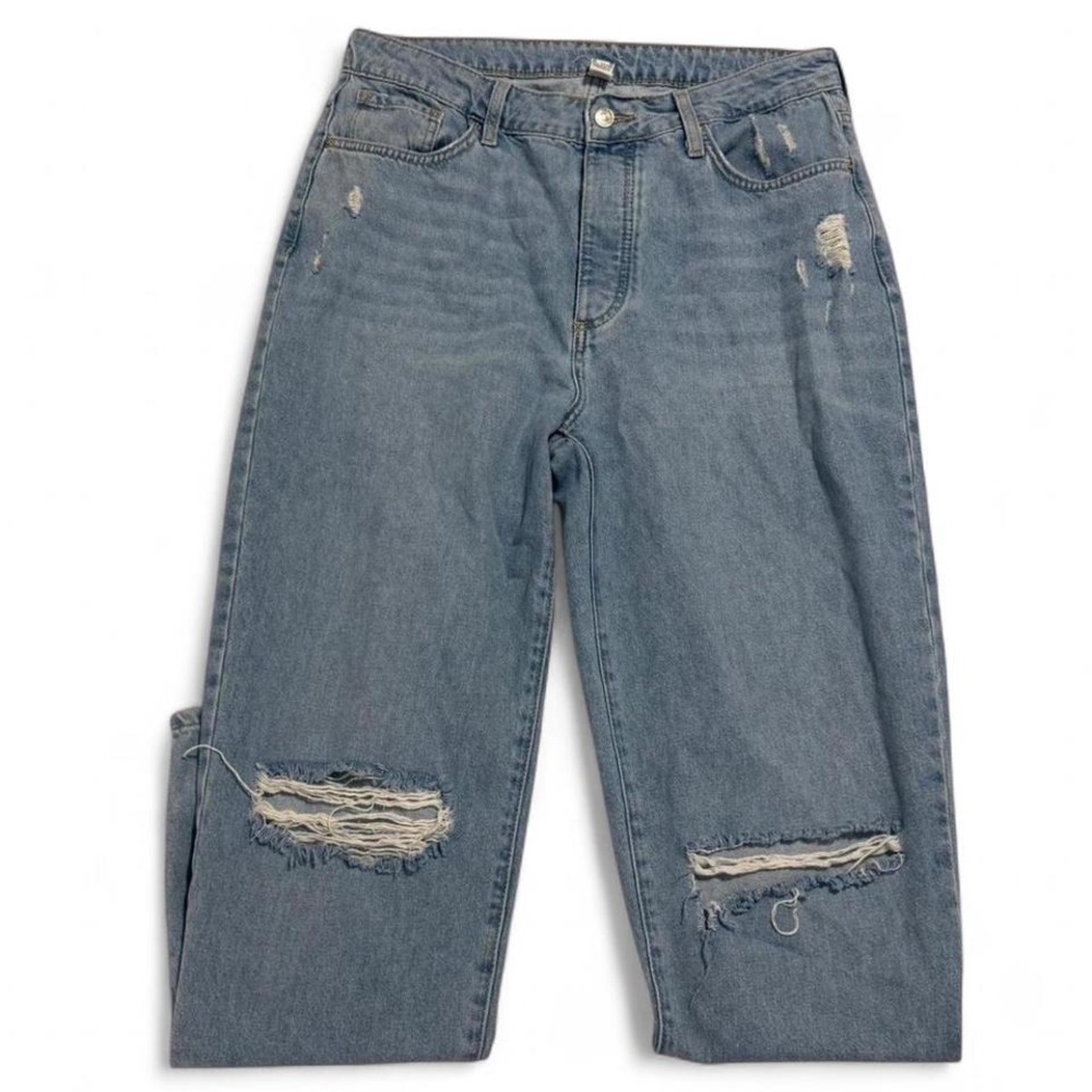 ✨ FOREVER 21 High Waisted Distressed Mom Jeans 🛍️